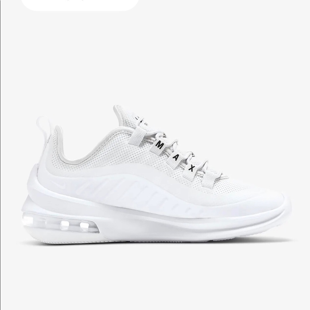 Nike Air Max Axis - sz 9